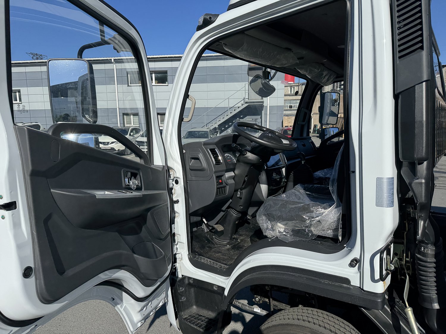 DongFeng Z55L с изотермическим фургоном с полной массой 5.5 т