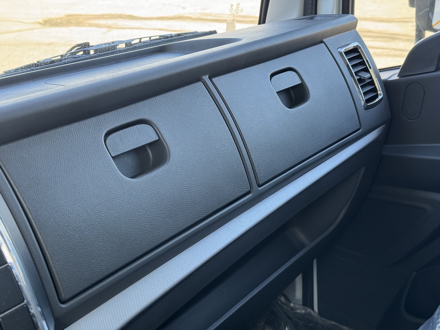 DongFeng Z55L с изотермическим фургоном с полной массой 5.5 т