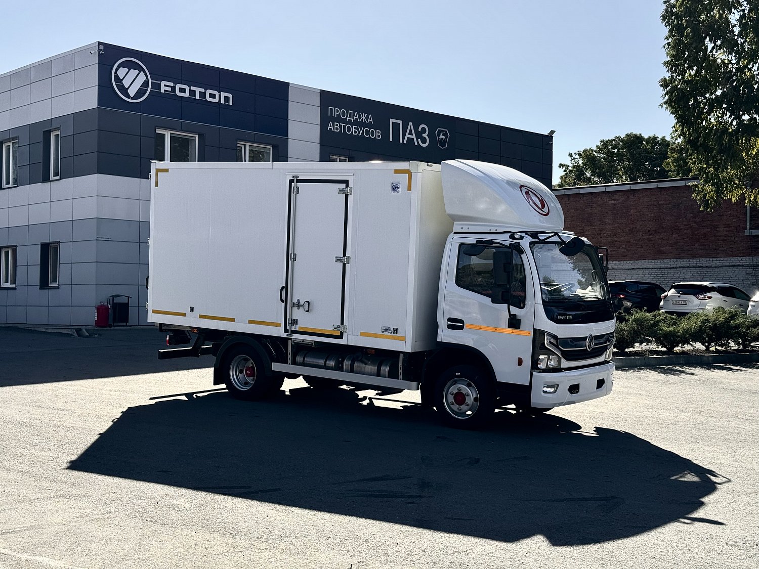 DongFeng Z55L с изотермическим фургоном с полной массой 5.5 т