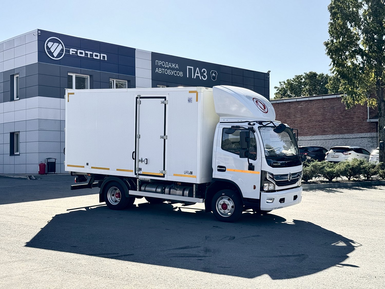 DongFeng Z55L с изотермическим фургоном с полной массой 5.5 т