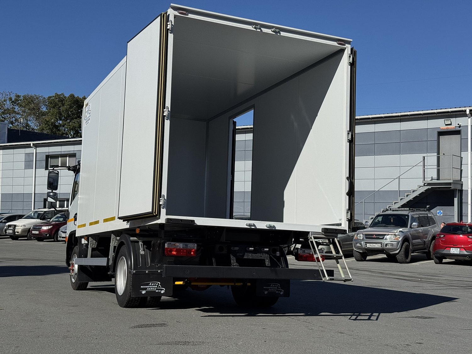 DongFeng Z55L с изотермическим фургоном с полной массой 5.5 т