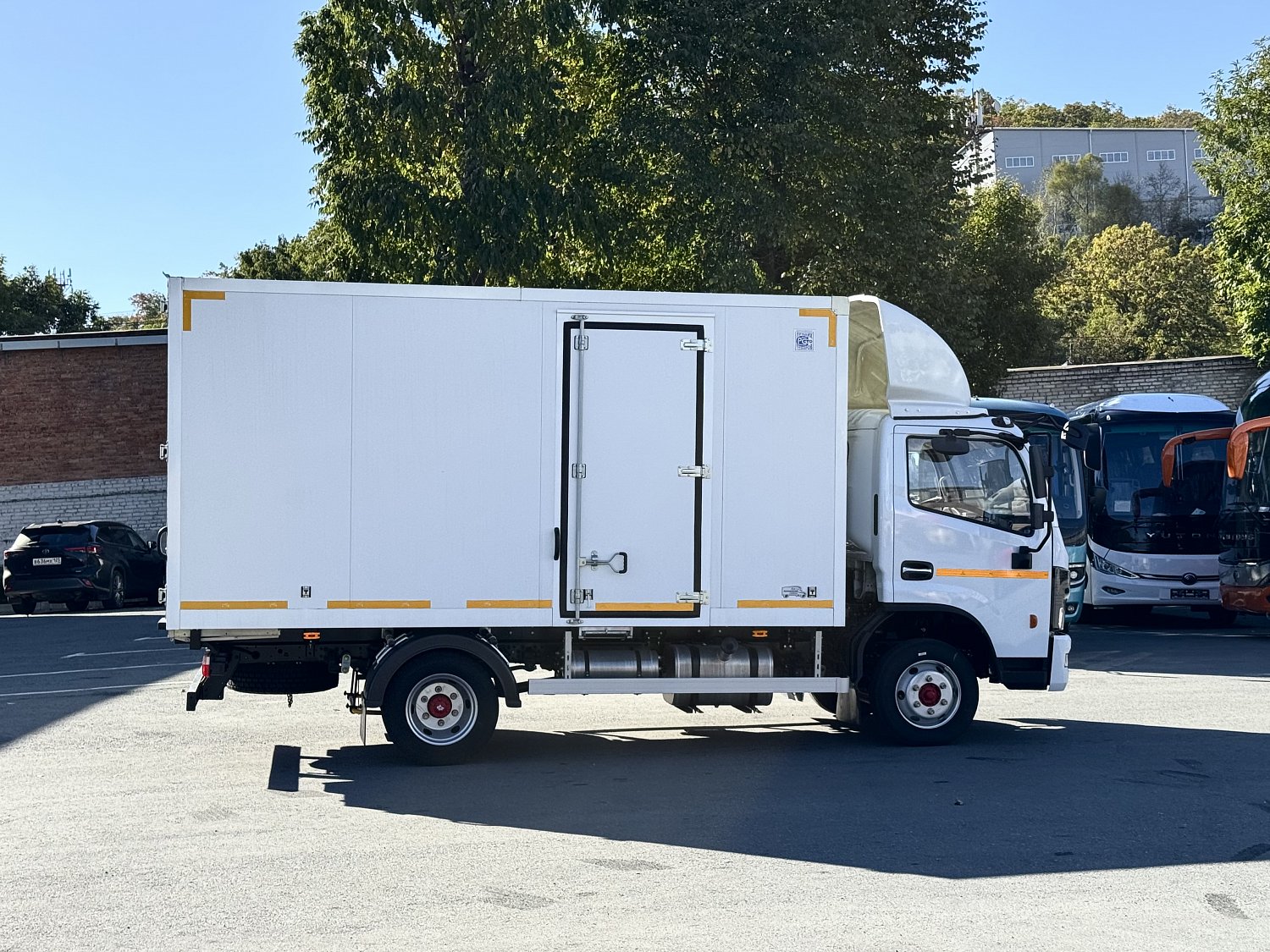 DongFeng Z55L с изотермическим фургоном с полной массой 5.5 т
