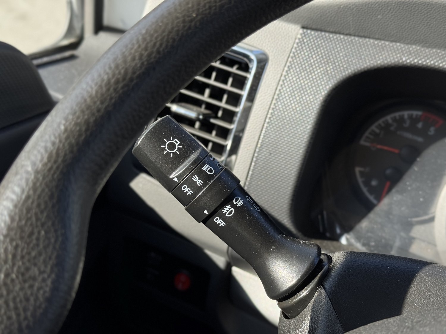DongFeng Z55L с изотермическим фургоном с полной массой 5.5 т