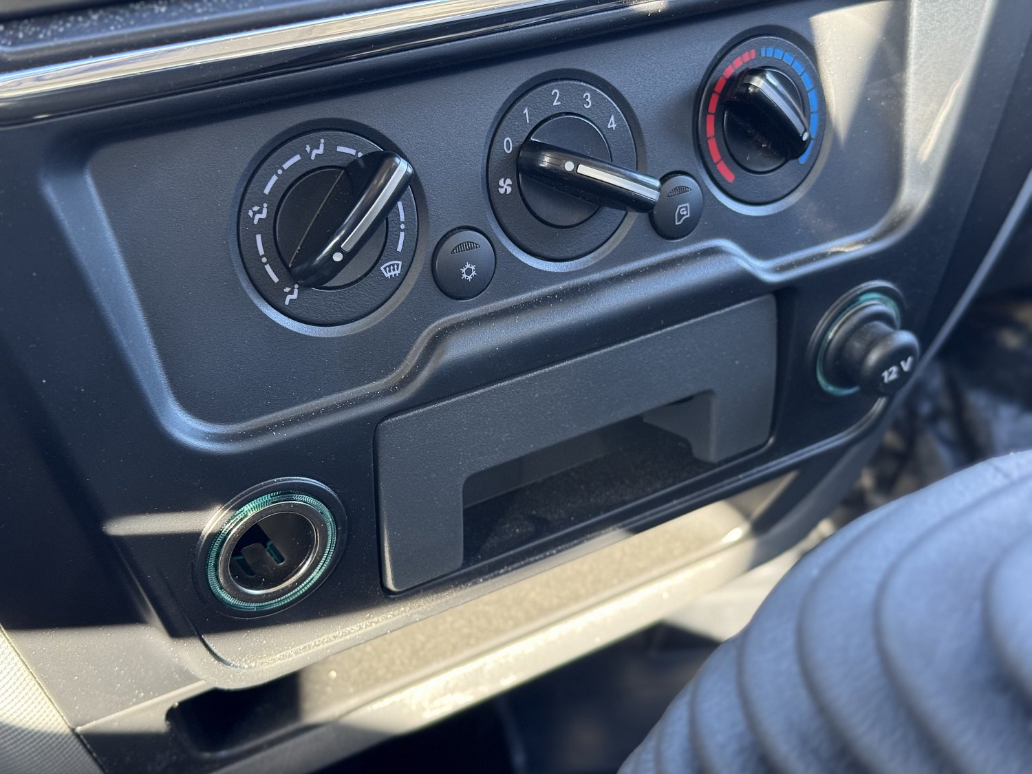 DongFeng Z55L с изотермическим фургоном с полной массой 5.5 т