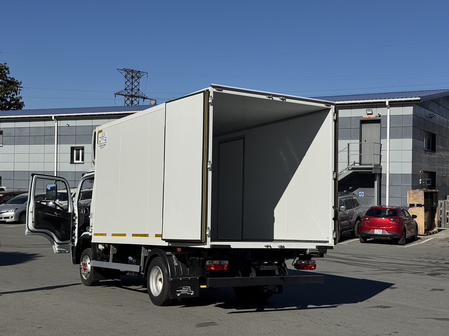 DongFeng Z55L с изотермическим фургоном с полной массой 5.5 т