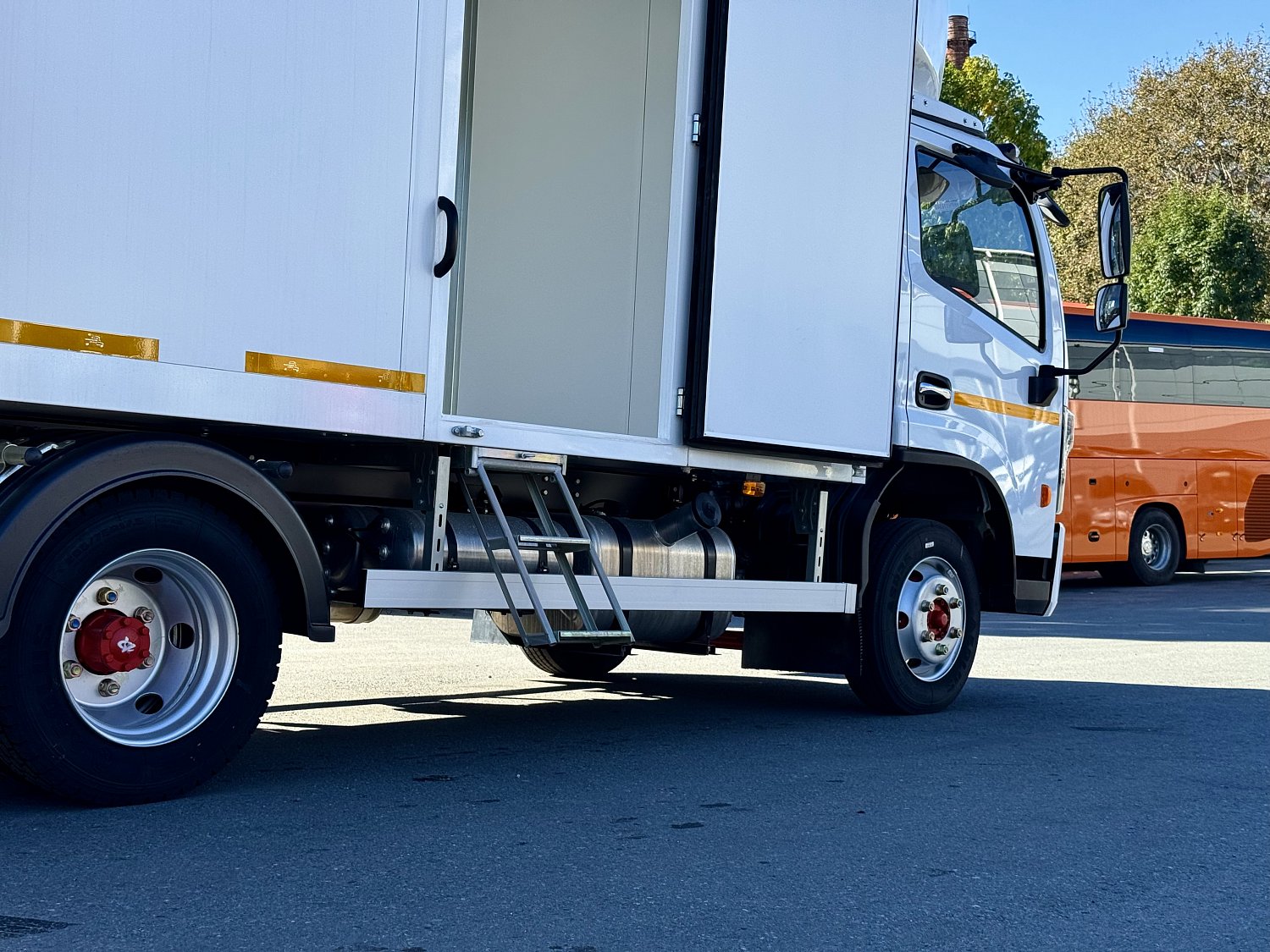 DongFeng Z55L с изотермическим фургоном с полной массой 5.5 т