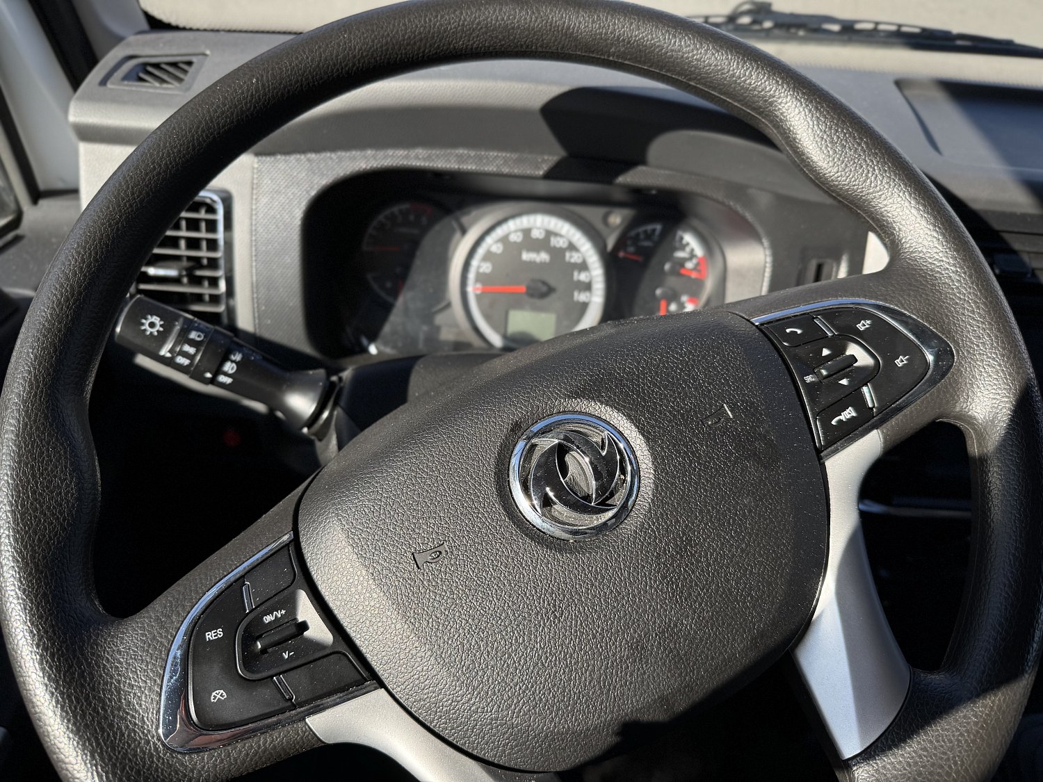 DongFeng Z55L с изотермическим фургоном с полной массой 5.5 т