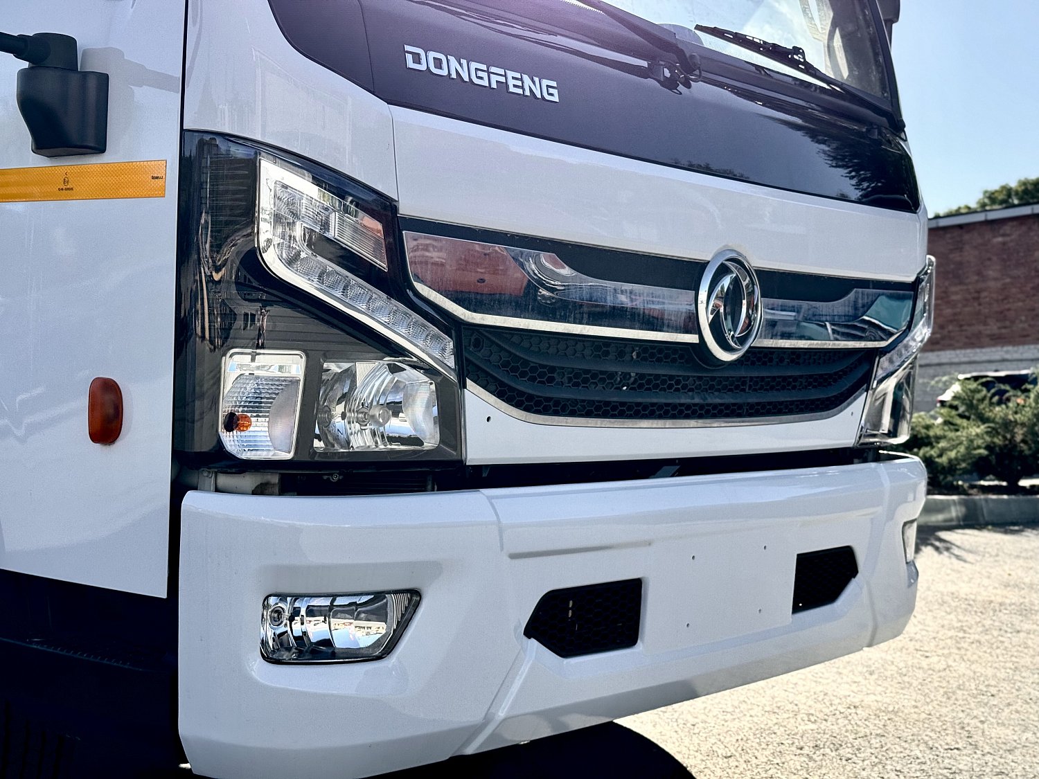 DongFeng Z55L с изотермическим фургоном с полной массой 5.5 т