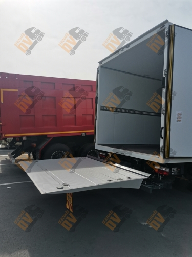 Изотермический фургон DongFeng C120L с аппарелью