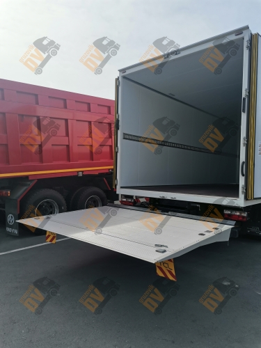 Изотермический фургон DongFeng C120L с аппарелью