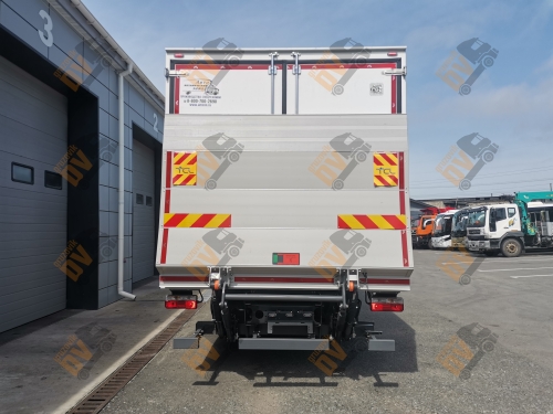 Изотермический фургон DongFeng C120L с аппарелью